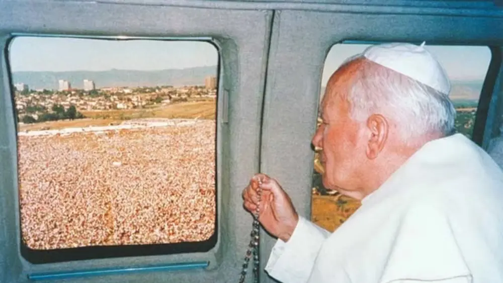 pope john paull ii looking outside the plane